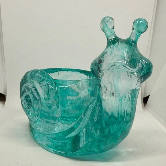 Unique Resin Aqua color Snail Planter Especially cactus - Picture 16 of 16